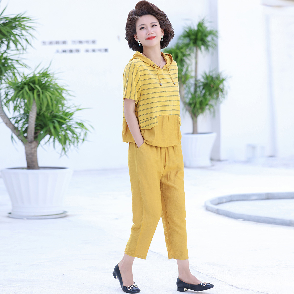 12455114.妈妈夏装时尚条纹连帽卫衣两件套中老年女装夏季短袖套装