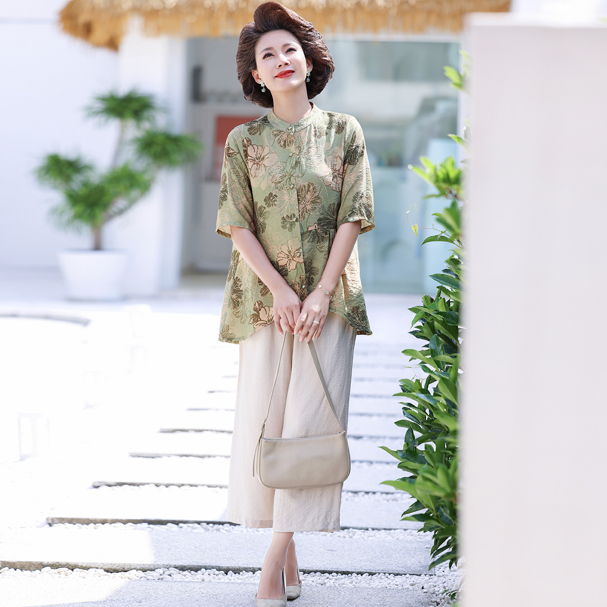 12455184.妈妈夏装气质薄款新款中老年短袖上衣中年夏季洋气