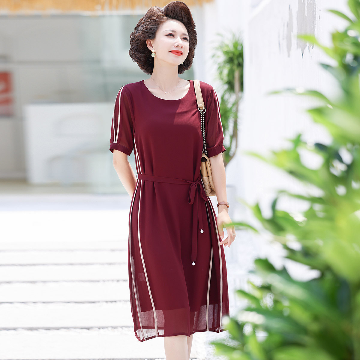 12455193.新款妈妈短袖连衣裙夏装时尚中老年女装夏季洋气雪纺裙子