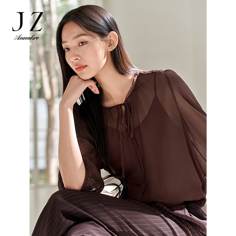 12473801.玖姿安娜蔻优雅轻熟蕾丝拼接清透雪纺两件套上衣女2025夏季新款