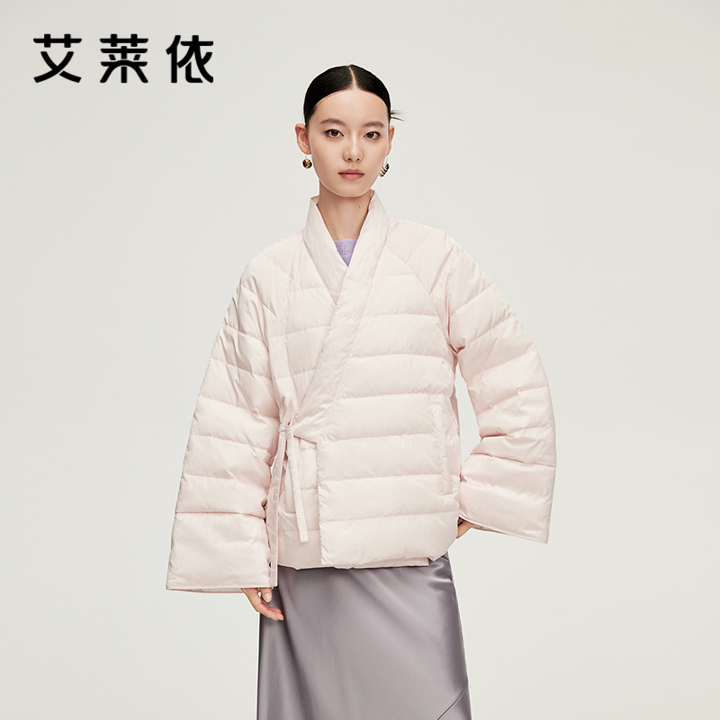 12491589.【商场同款】艾莱依华韵系列新中式宽袖系带短款轻薄羽绒服女宽松鸭绒服