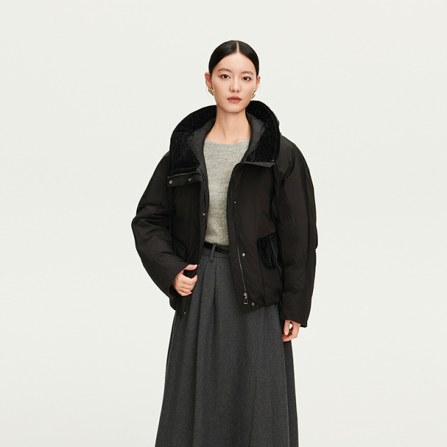 12491560.【商场同款】艾莱依华韵系列时尚拼接设计连帽鸭绒服女短款羽绒服外套女