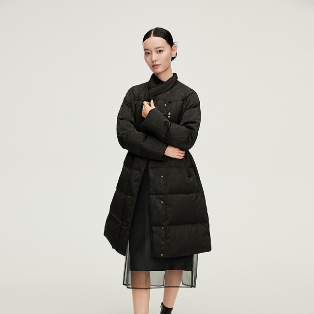 12491625.【商场同款】艾莱依华韵系列新中式显瘦收腰羽绒服女长款立领鸭绒服外套
