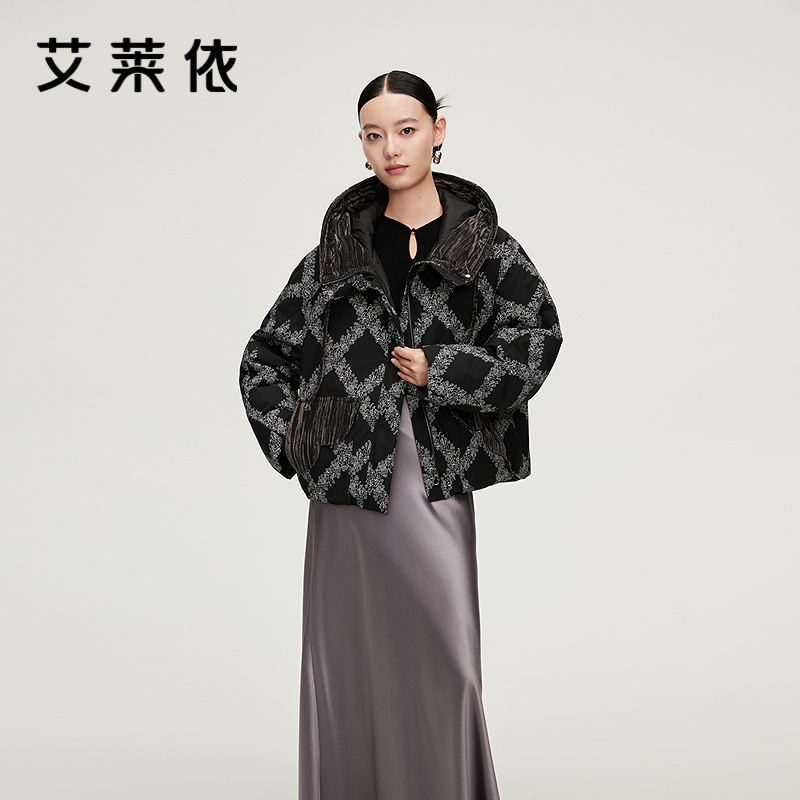 12491560.【商场同款】艾莱依华韵系列时尚拼接设计连帽鸭绒服女短款羽绒服外套女