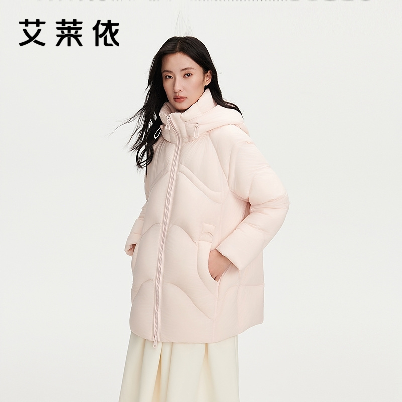 12491552.【商场同款】艾莱依简约百搭软糯泡芙羽绒服女中长款连帽鸭绒服外套女