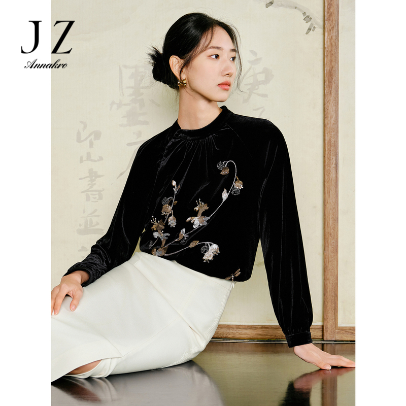 12515560.玖姿安娜蔻优雅新中式立领斜襟铃兰花丝绒单上衣女2025春秋新款