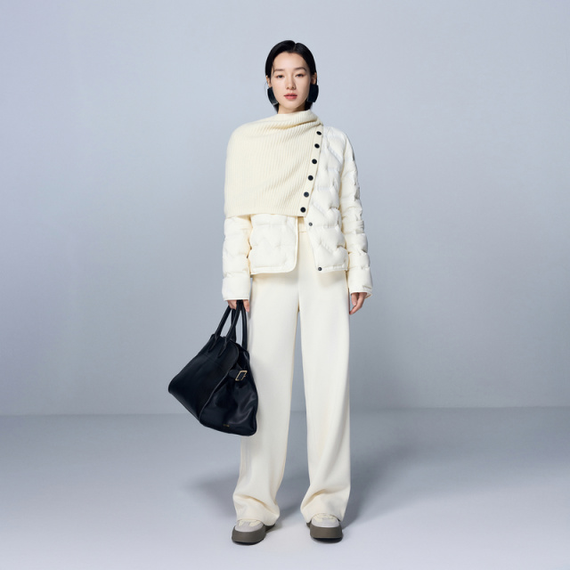 12586738.三彩丽雪leisure2025冬新款90白鸭绒羽绒服短款轻薄外套围脖保暖