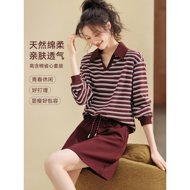 12588203.【沫晗依美】【线条记忆】休闲翻领小V撞色条纹拼接卫衣设计感半身裙套装