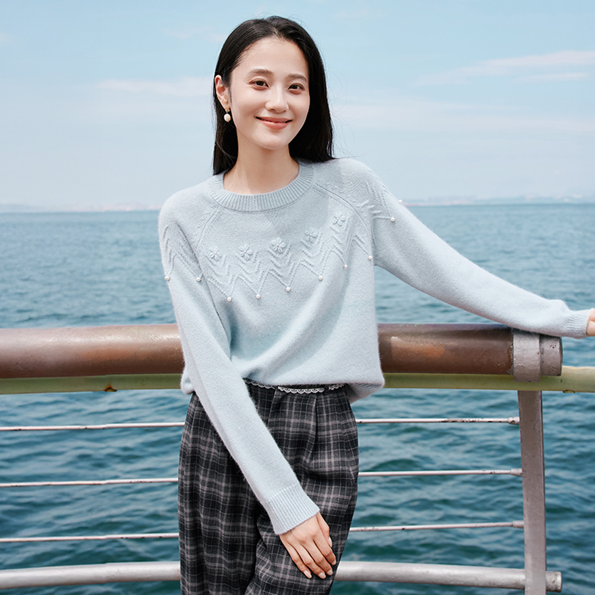 12599239.2025冬装套头针织衫女钉珠提花温柔风软糯圆领毛衣