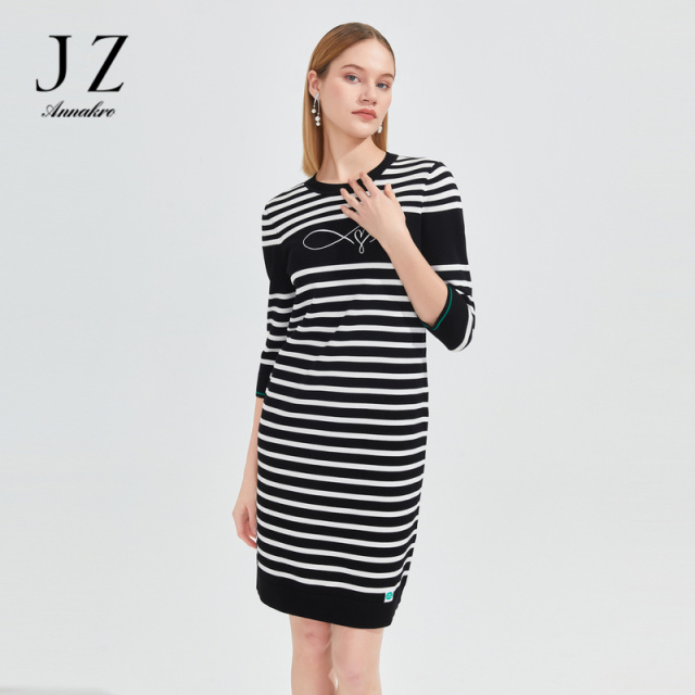 12626325.JZ玖姿商场同款条纹针织裙子女春季刺绣爱心连衣裙JWCC31504