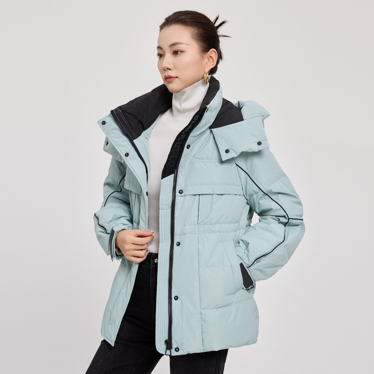 12655516.【羽绒服】冬季新款拼色连帽休闲百搭保暖女式外套