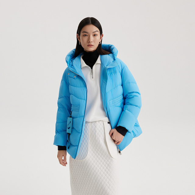 12669783.【商场同款】艾莱依形色系列时尚休闲连帽鹅绒服短款羽绒服女式外套