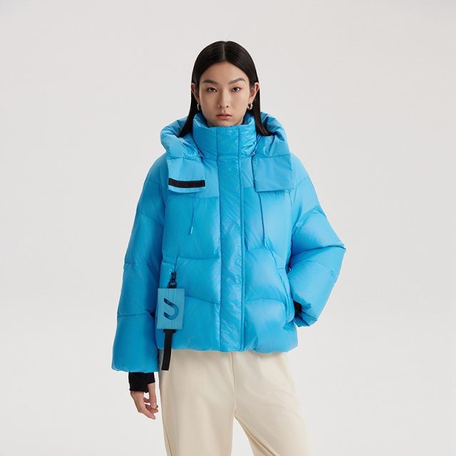 12669802.【商场同款】艾莱依拼接羽绒服商场同款时尚感大帽檐防风保暖短款连帽外套女款