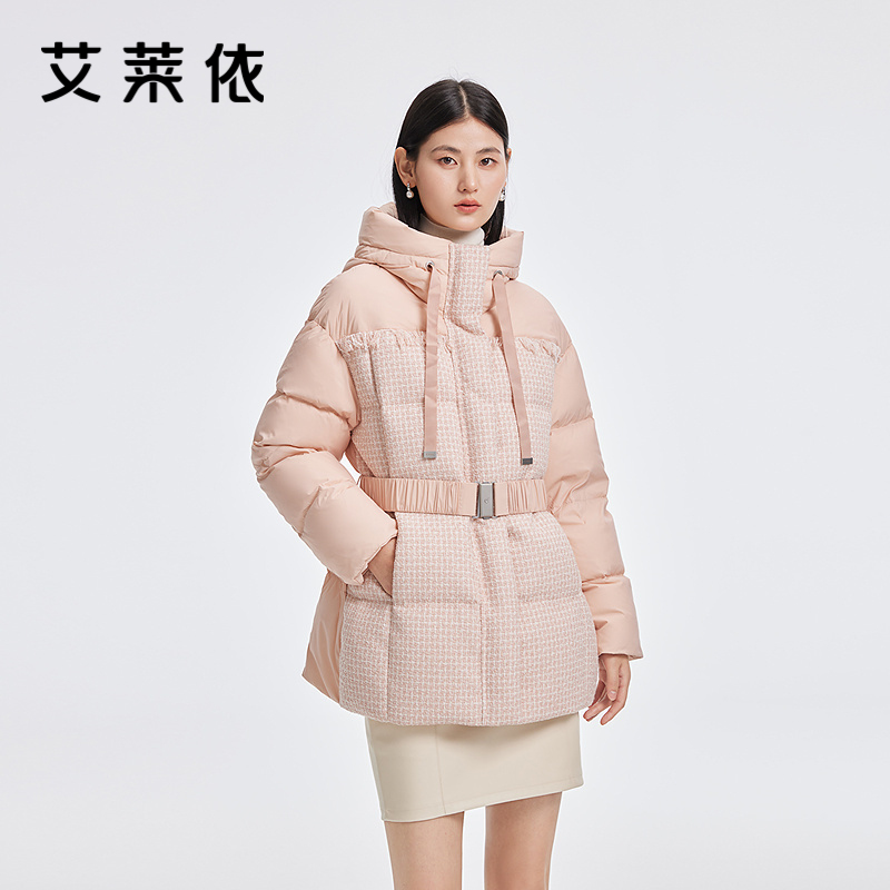 12669800.【商场同款】艾莱依格调系列时尚腰带收腰连帽羽绒服90鸭绒服外套女