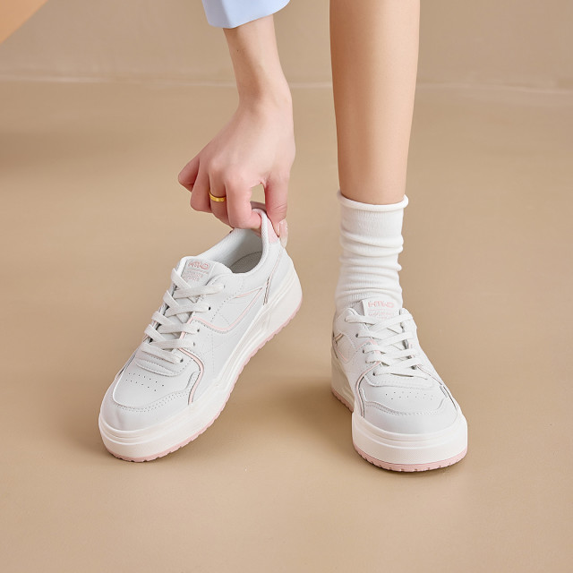 12761711.小白鞋女时尚简约厚底增高轻便女休闲鞋
