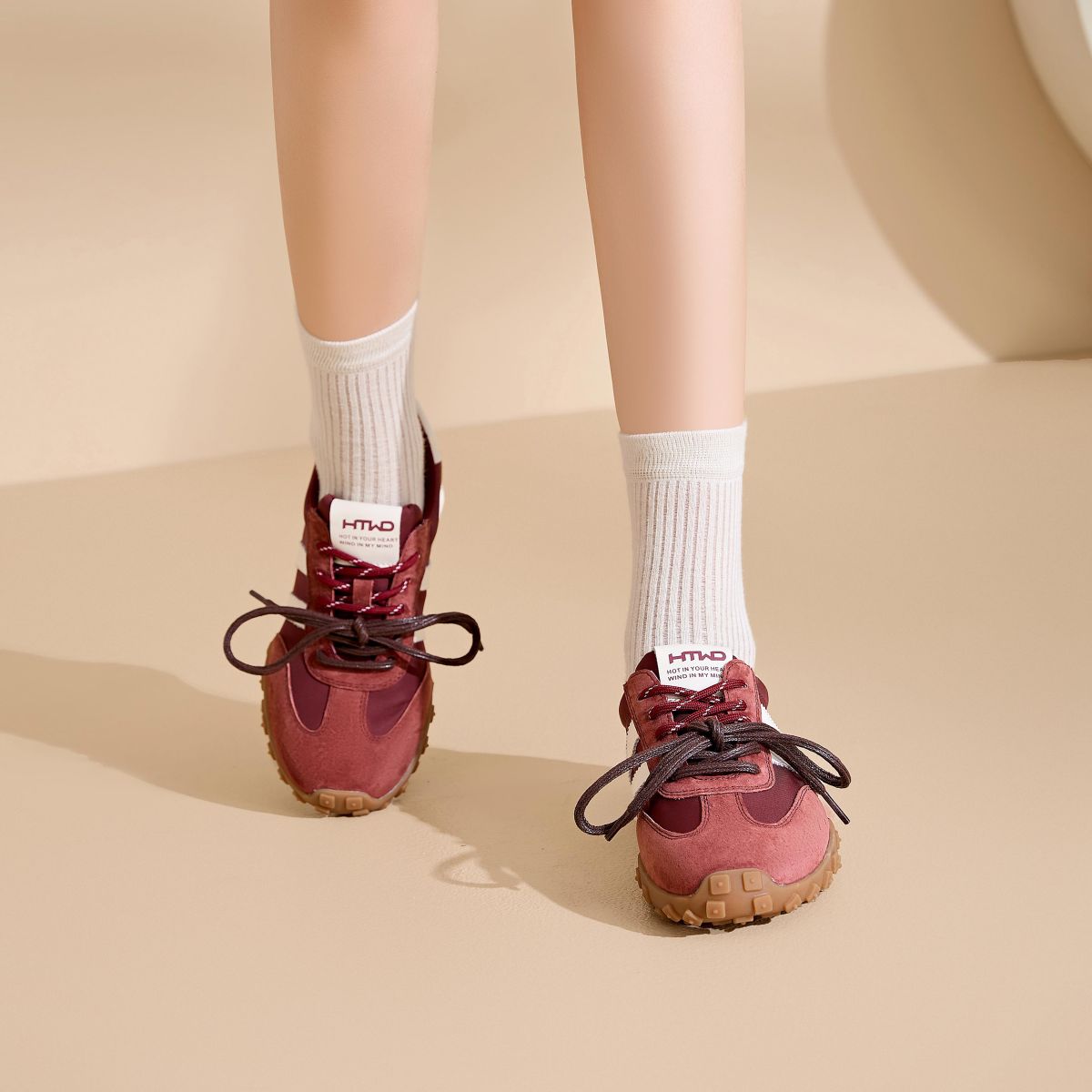 12768115.德训鞋时尚百搭轻便舒适通勤女运动休闲鞋