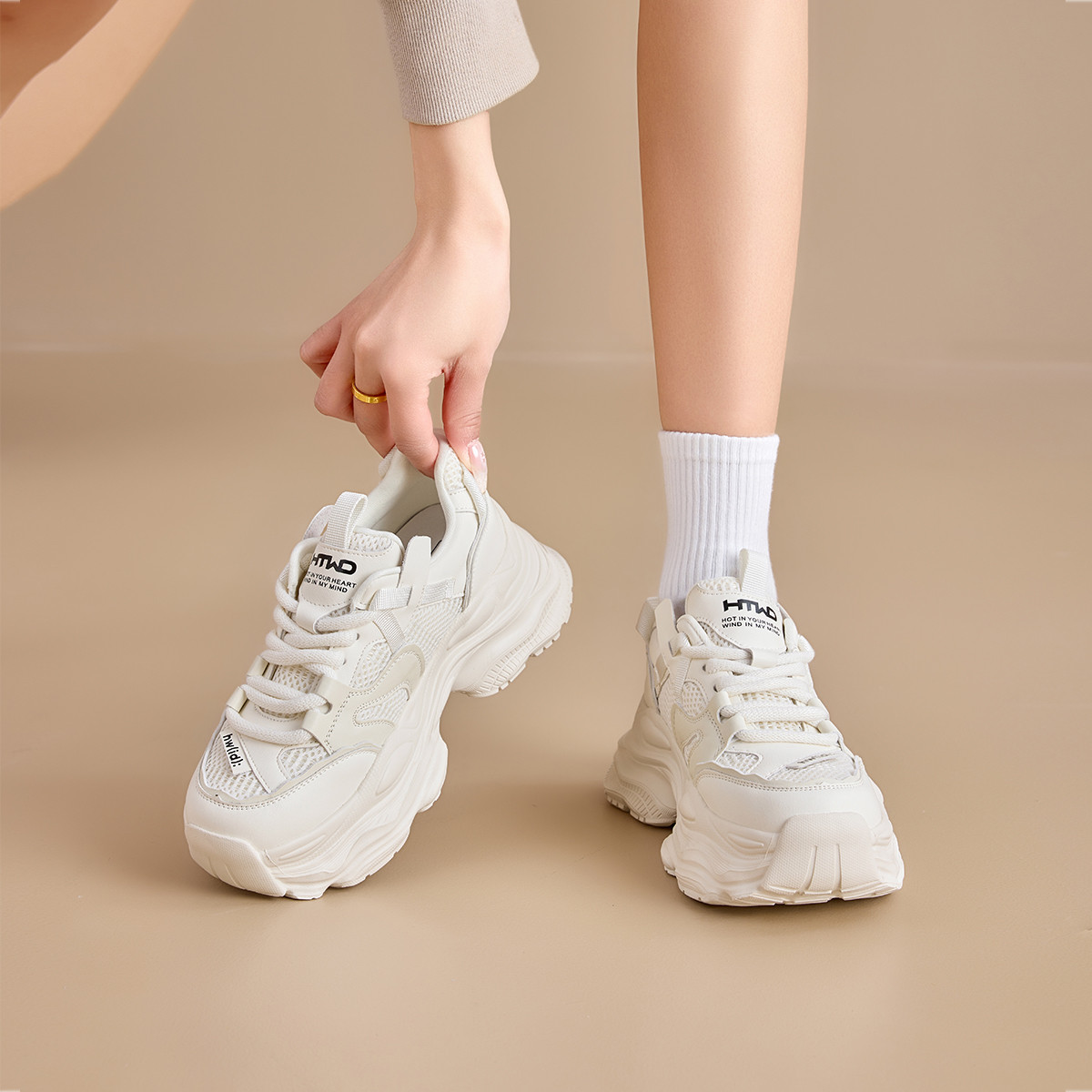 12772211.老爹鞋女百搭轻便厚底运动休闲鞋女鞋