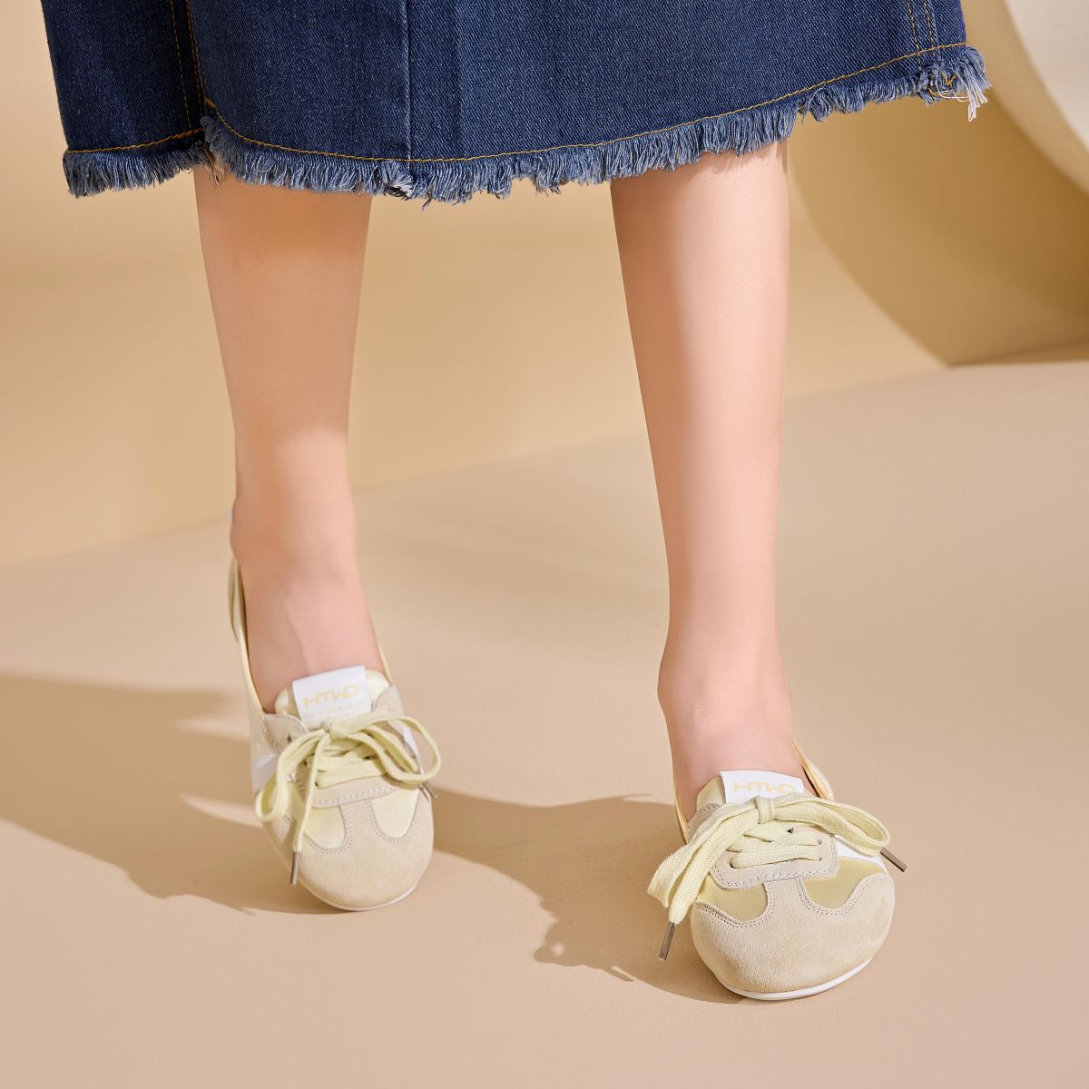 12772201.时尚百搭轻便舒适系带浅口校园女休闲鞋
