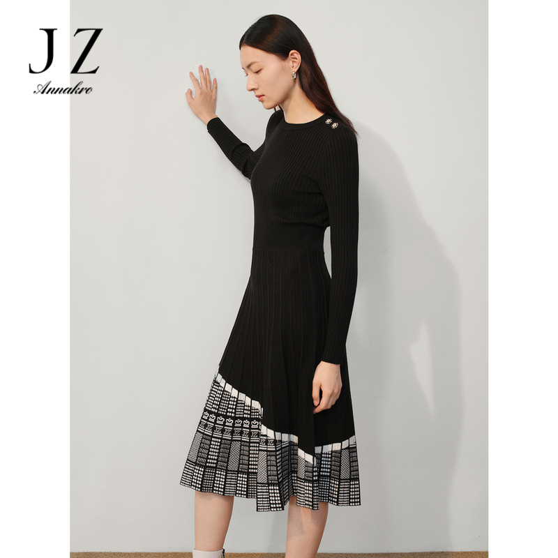 12809154.玖姿安娜蔻几何百褶圆领羊毛柔软长袖毛衫连衣裙女冬季新款