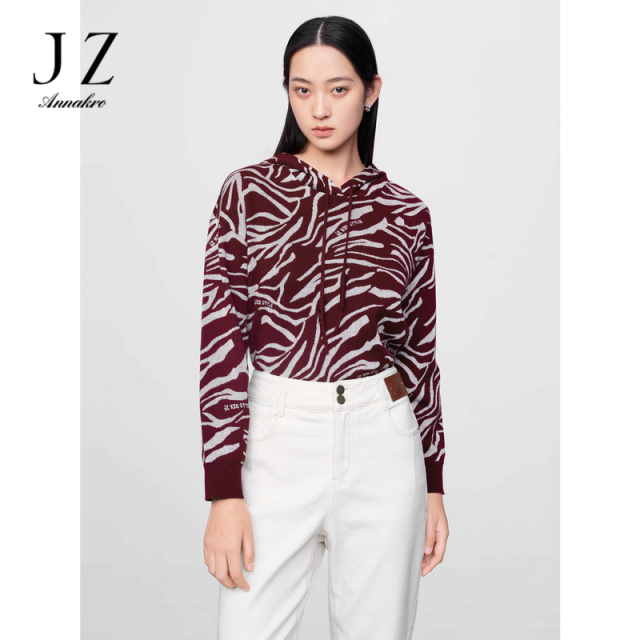 12810693.商场同款JZ玖姿宝藏斑马纹连帽宽松毛衫女冬季新款JWDD31030