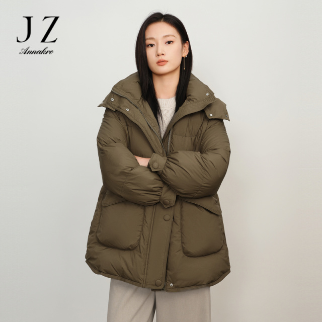 12888274.玖姿安娜蔻美拉德微褶肌理帽领插肩短羽绒女冬季新款