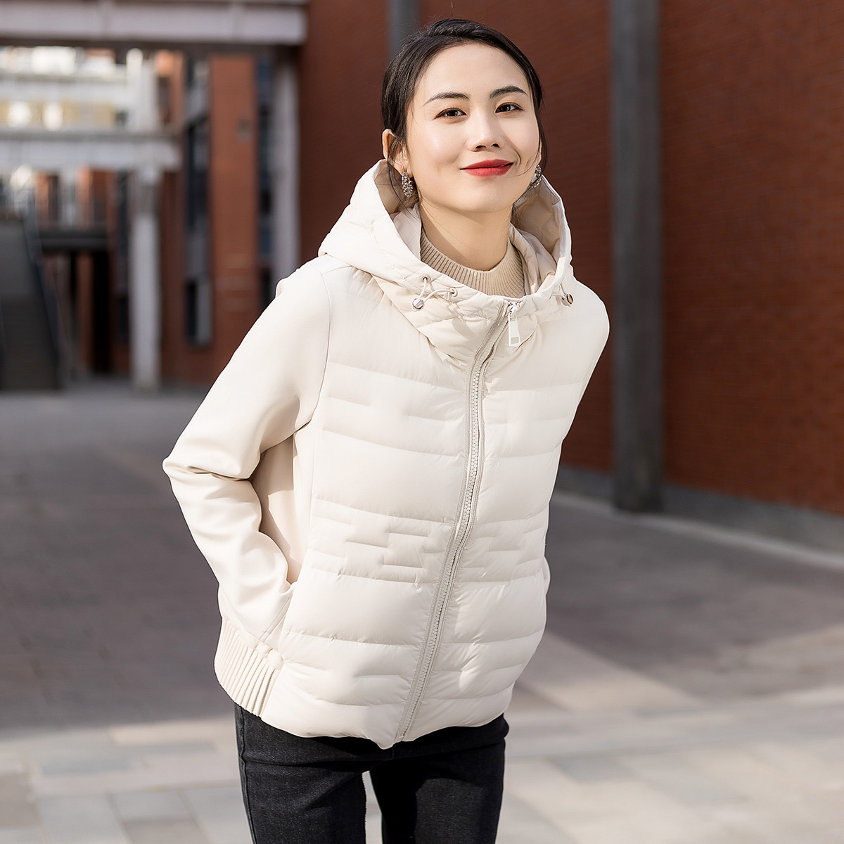 12948729.【羽绒服】冬季设计感针织拼接连帽保暖百搭外套女