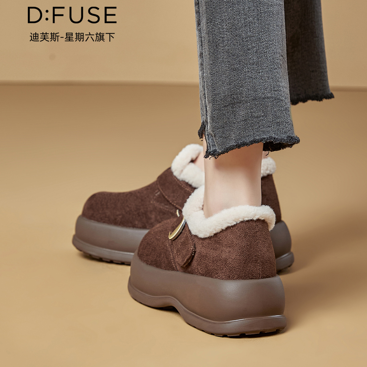 12972310.【墨斯本&D:Fuse/迪芙斯联名款】爆款懒人一脚蹬包头毛绒勃肯鞋时尚厚底保暖女棉鞋DFD411669I