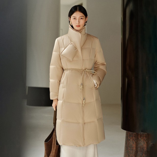 12994243.艾莱依秋冬羽绒服交叉围巾设计防风保暖收腰显瘦长款外套