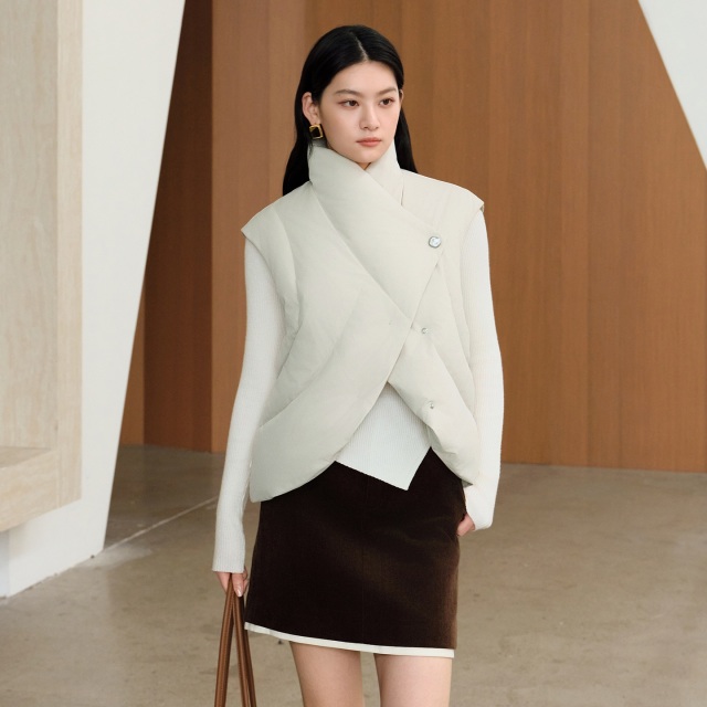 12994231.艾莱依秋冬羽绒服交叉立领防风保暖时尚门襟短款马甲外套
