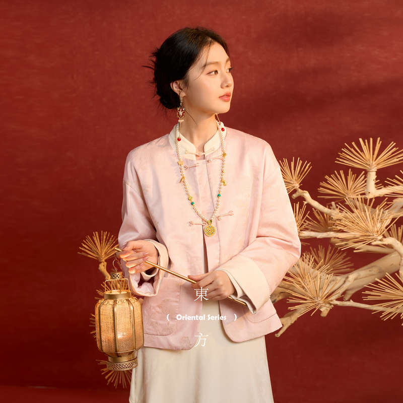 13011125.三彩【锦绣芳华】2026春季新款保暖棉衣外套提花圆领盘扣短款C