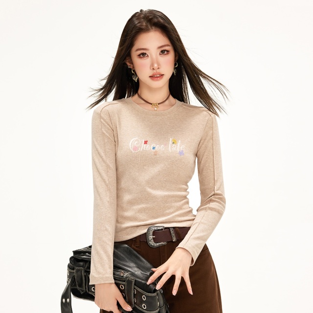 13712890.CHOCOOLATE美式长袖t恤字母印花内搭打底衫上衣女