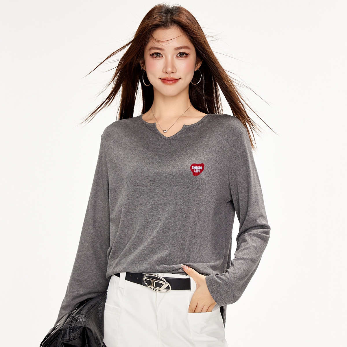 13712221.CHOCOOLATE慵懒风小v领长袖t恤休闲简约内搭打底衫女