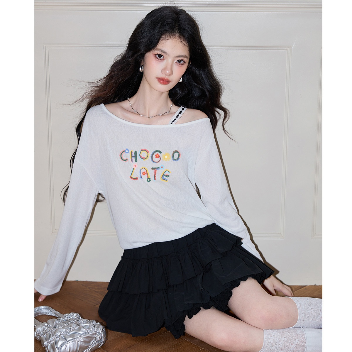 13712973.CHOCOOLATE纯欲辣妹露肩长袖t恤时尚别致印花上衣