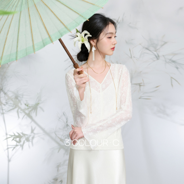 13031206.三彩【烟雨初霁】2026春季新款新中式小衫V领不规则长袖上衣C