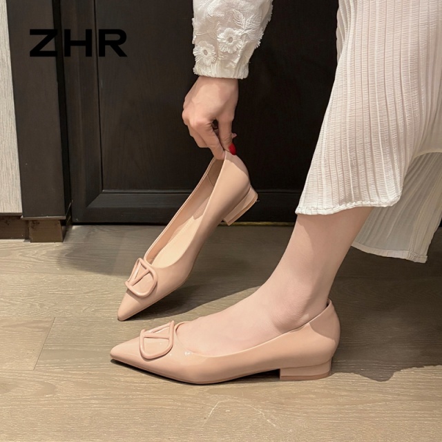 13680197.【ZHR则则】浅口尖头大方扣套脚平底女鞋[镜面PU]
