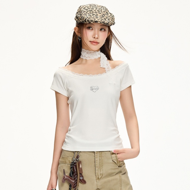 13713982.CHOCOOLATE夏季甜美少女蕾丝短袖t恤露肩设计感女上衣