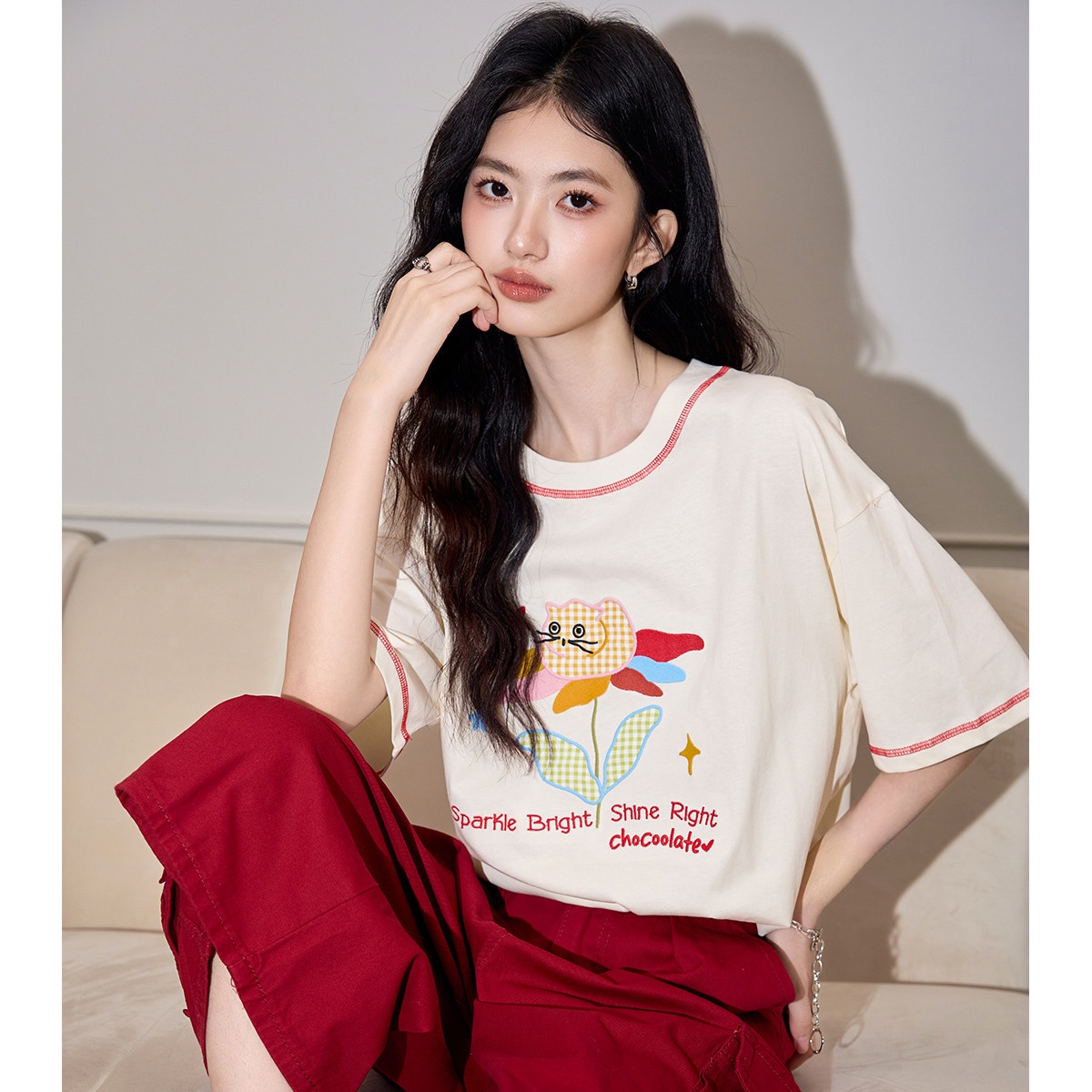13713987.CHOCOOLATE刺绣贴布设计感圆领短袖t恤夏季学院风上衣