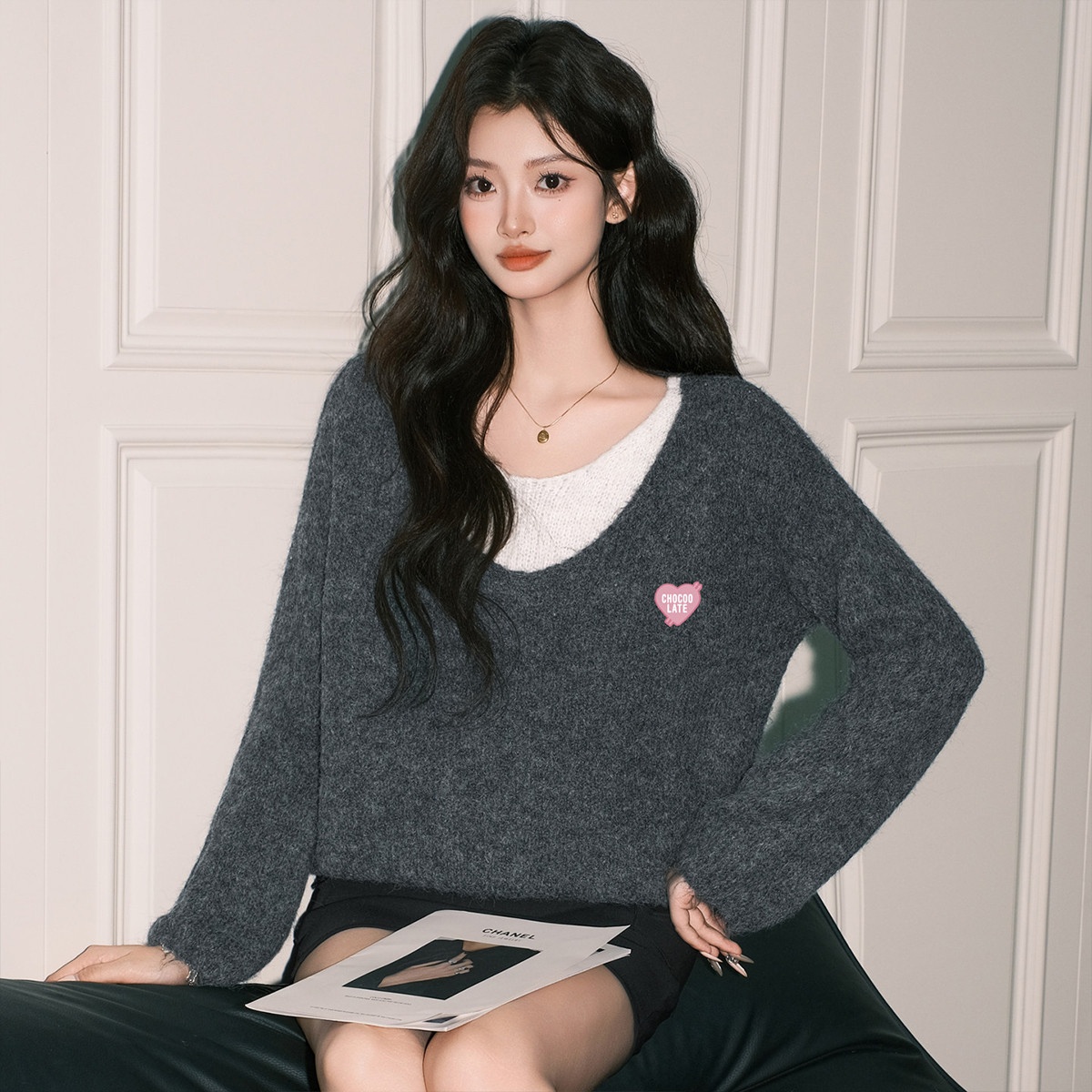 13714353.CHOCOOLATE假两件撞色针织衫v领套头软糯毛衣女