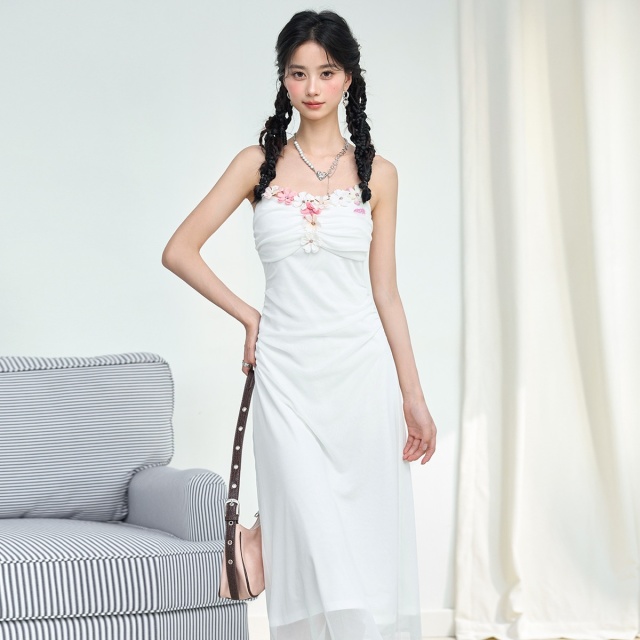 13713800.CHOCOOLATE立体花朵吊带连衣裙夏季法式度假中长款裙子