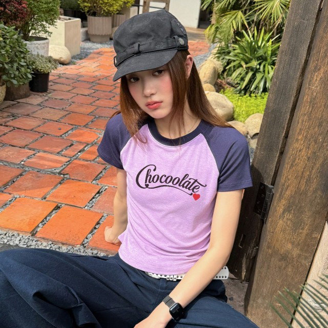 13714642.CHOCOOLATE植绒工艺撞色圆领短袖t恤夏季插肩袖女上衣