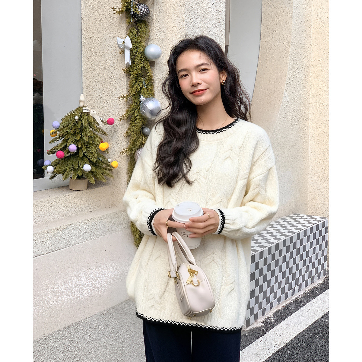 13145020.孕妇上衣秋冬季新款毛衣时尚大码长袖宽松遮肚打底衫百搭孕妇装