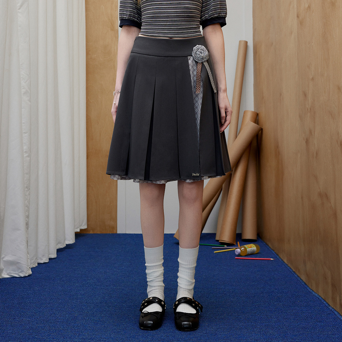 13158951.【plus+大码系列】26年春款学院少女风低腰百褶半身裙带胸针U261Q047V1V1