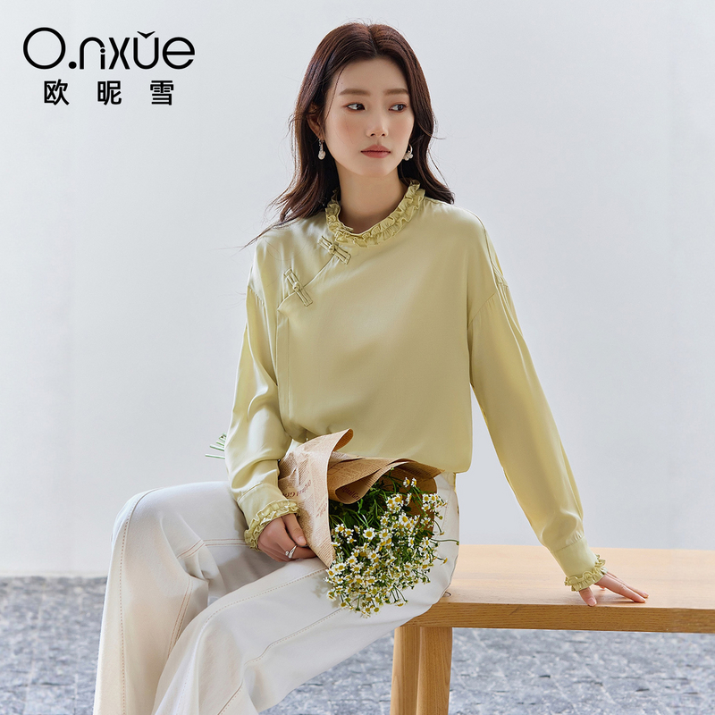 13175260.欧昵雪【气质甜美衬衣】时尚简约通勤前短后长木耳边立领衬衫女