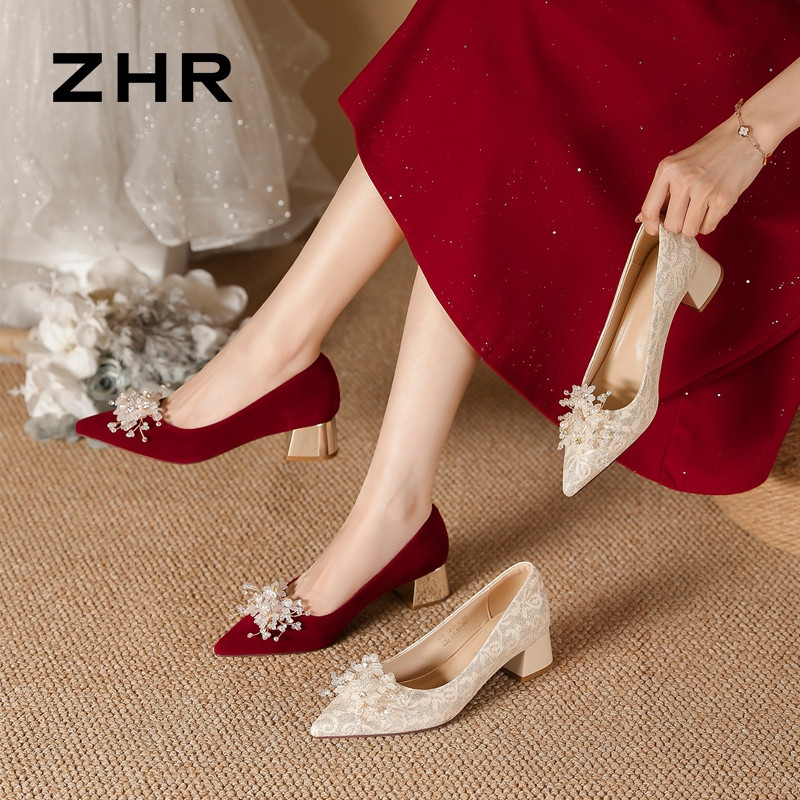 13223376.【ZHR则则】粗跟浅口尖头套脚粗跟女鞋[香槟色：蕾丝（织物）；红色：绒布]