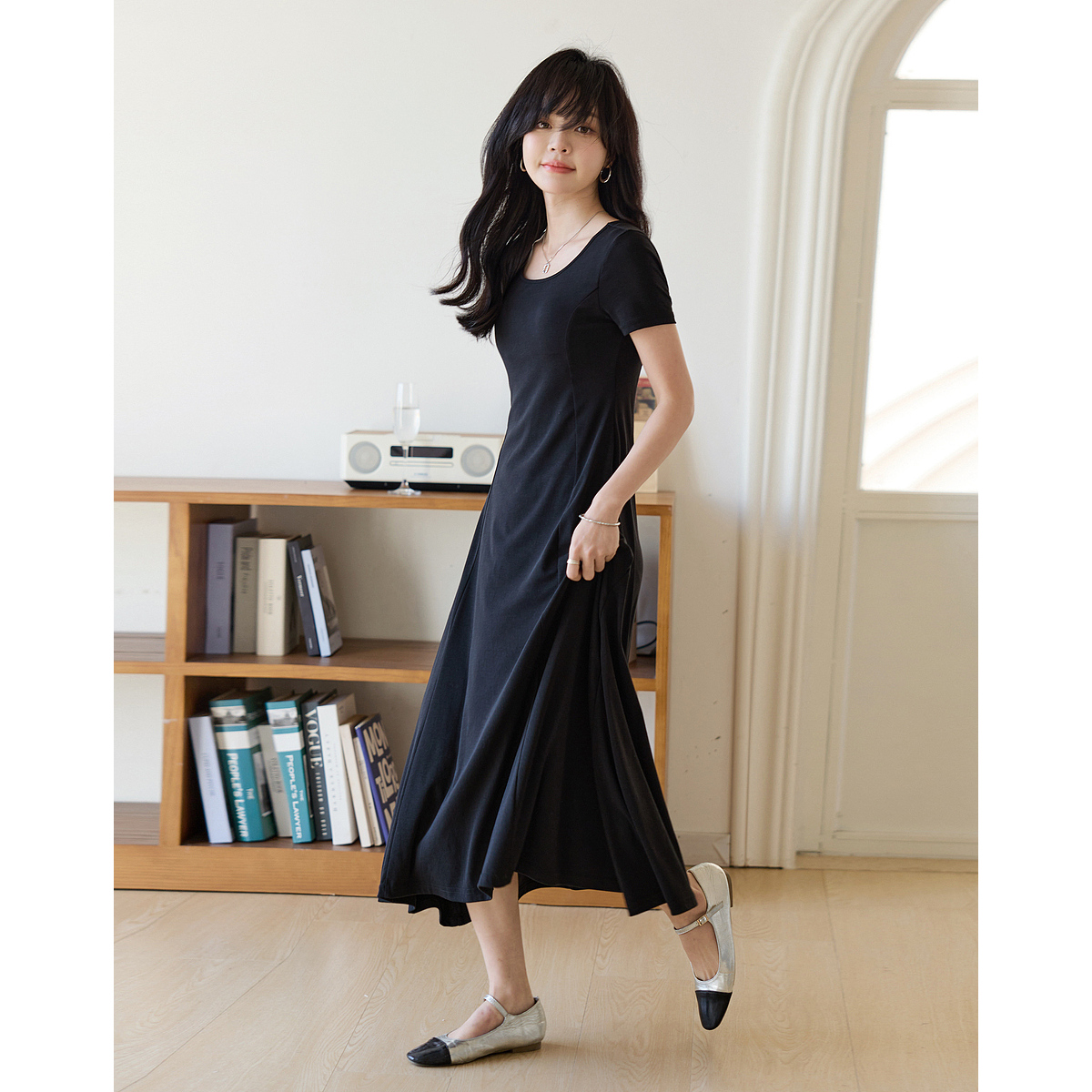 13232673.【赫本小黑裙】夏季都市简约带胸垫圆领收腰含莱赛尔长款女连衣裙