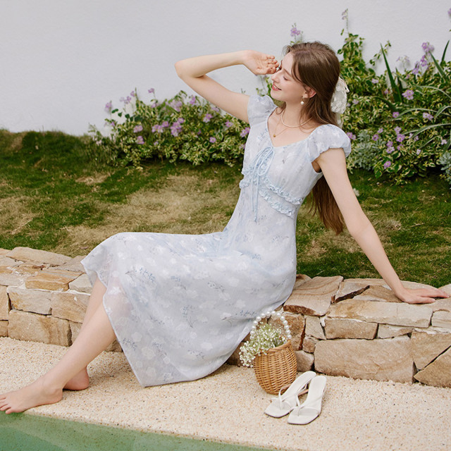 13232734.2026夏装晕染碎花连衣裙女木耳边方领法式泡泡袖裙子