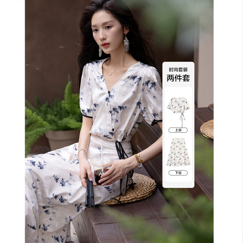 13239361.【墨雨云间】夏国风新中式套装V领上衣橡筋腰A字半裙两件套女