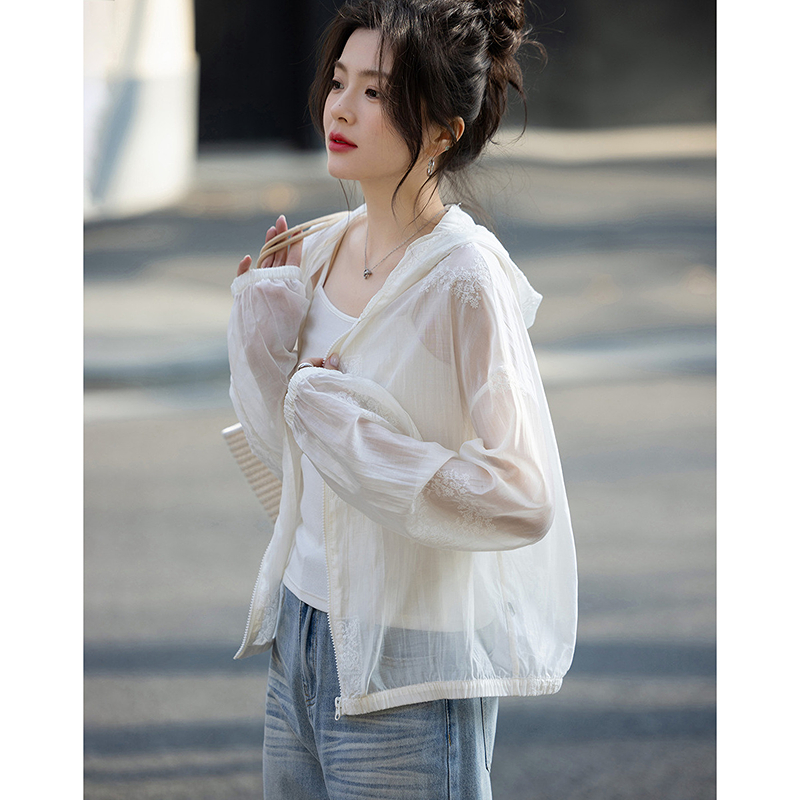 13242442.【清爽莱赛尔】夏季仙气连帽蕾丝刺绣短款抽绳收腰显瘦外套女高级