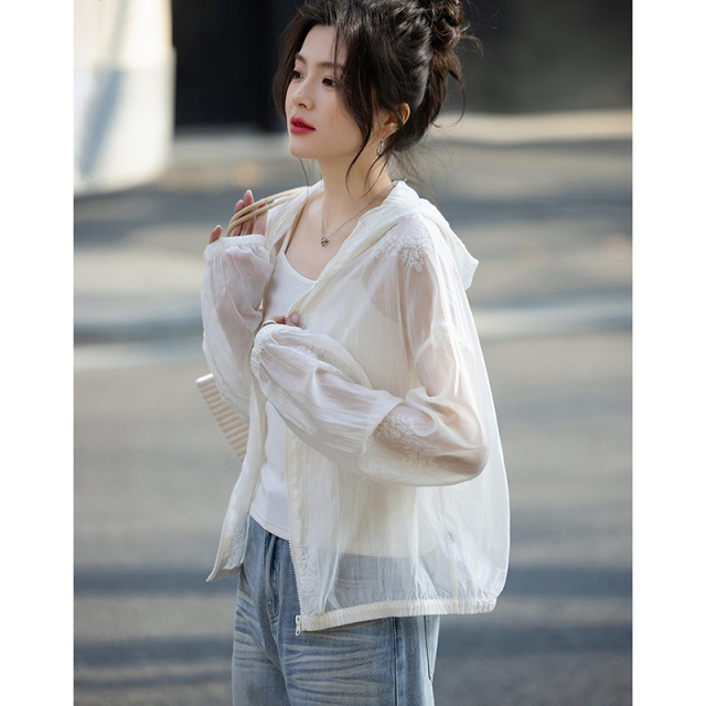 13242442.【清爽莱赛尔】夏季仙气连帽蕾丝刺绣短款抽绳收腰显瘦外套女高级