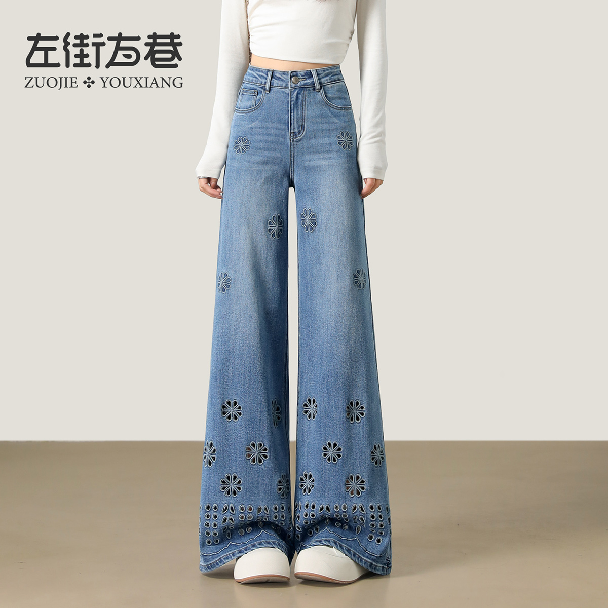 13262993.【左街右巷】镂空绣花微阔a版筒喇牛仔裤